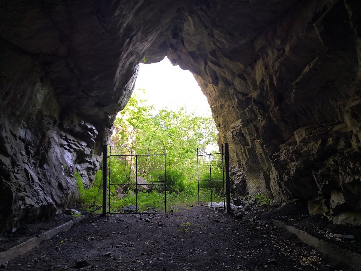 Side tunnel entrance